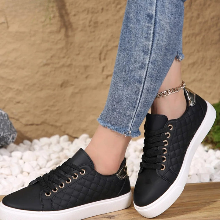 Monika | Sneakersy Damskie Pikowane Ze Złotymi Detalami